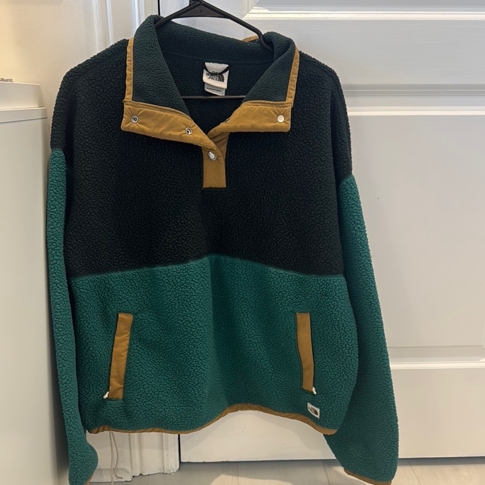 Green north face fleece